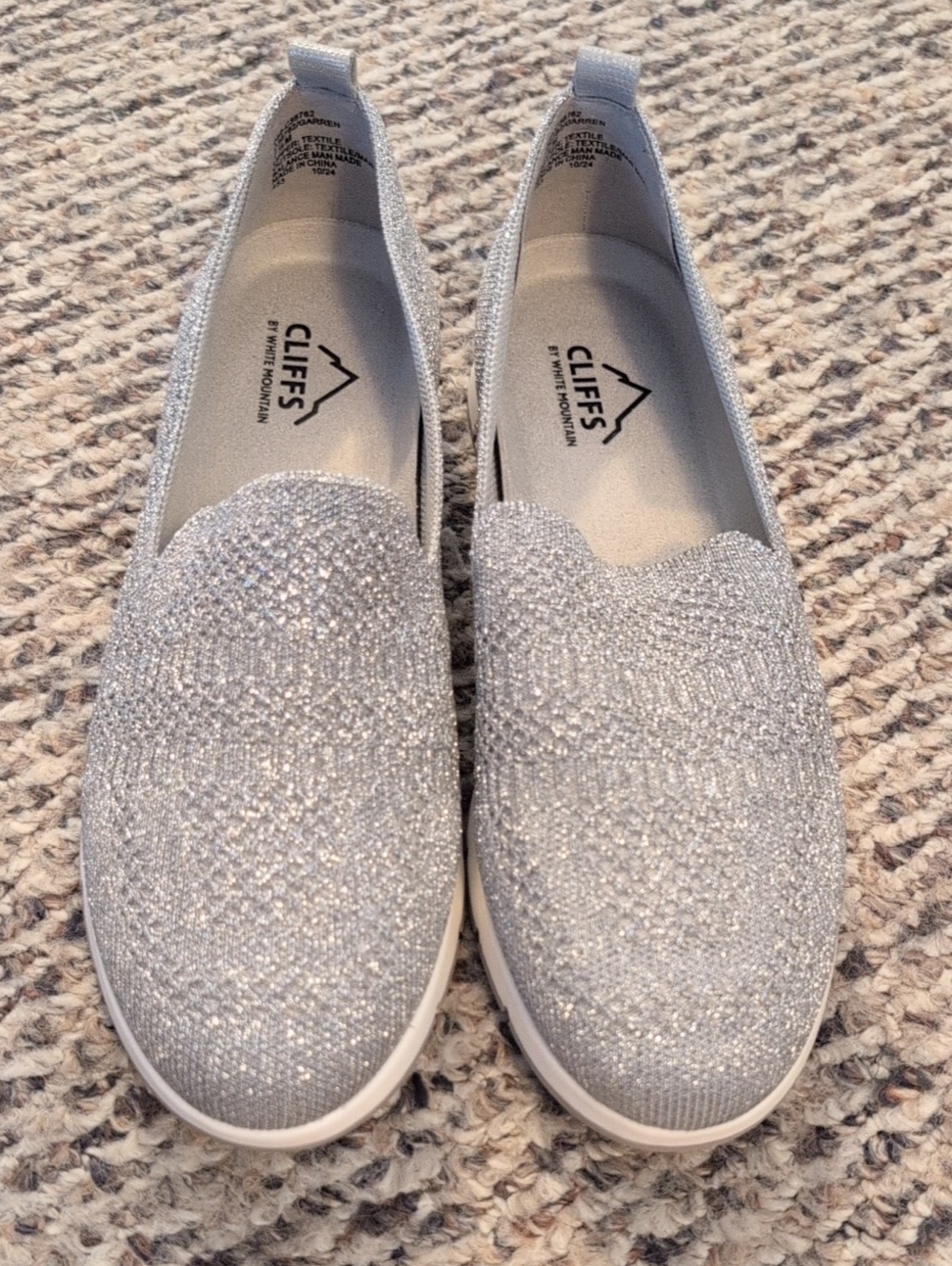 Cliffs by WHITE MOUNTAIN Silver Glitter Slip-On Moccasins Brand New